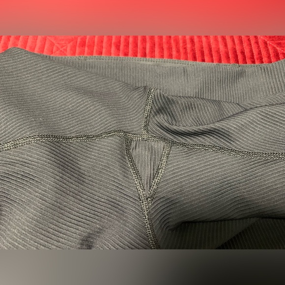 Old Navy Active Powersoft black, ribbed high-rise leggings - Picture 9 of 16